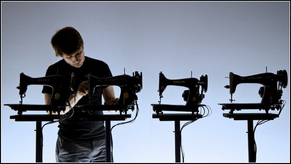 Поющие швейные машины Singer: действующая инсталляция Мартина Месье