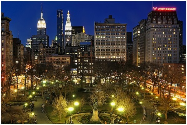 Нью-йоркских окон негасимый свет: городские фотографии Эндрю Мейса