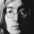 Через 30 лет после убийства Джона Леннона о певце вспоминает весь мир