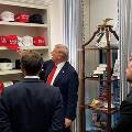 В сувенирной лавке Белого дома продают кепки «Трамп 2028»