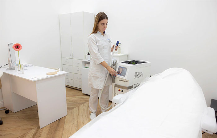 Гладкая кожа как культурный код – от античных бань до эпохи TikTok: почему волосы на теле то исчезают, то возвращаются (разбирает врач-косметолог EPILAS, Москва)