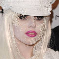Леди Гага опровергла слухи о помолвке со звездой «Дневников вампира»