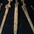 Археологи обнаружили в пещере Мертвого моря мечи почти 2000-летней давности