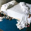 Неубранная постель с набросанным вокруг мусором на аукцион выставили за 1 млн фунтов