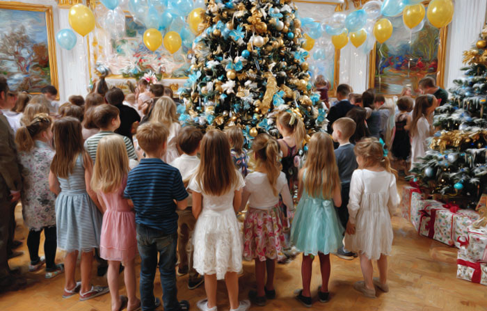 Почему в России дети и взрослые любят ходить на новогоднюю ёлку Почему в России дети и взрослые любят ходить на новогоднюю ёлку