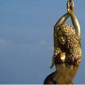 В родном городе певицы Шакиры установили её гигантскую статую
