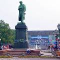 Неизвестные похитили цепь с ограждения памятника Пушкину