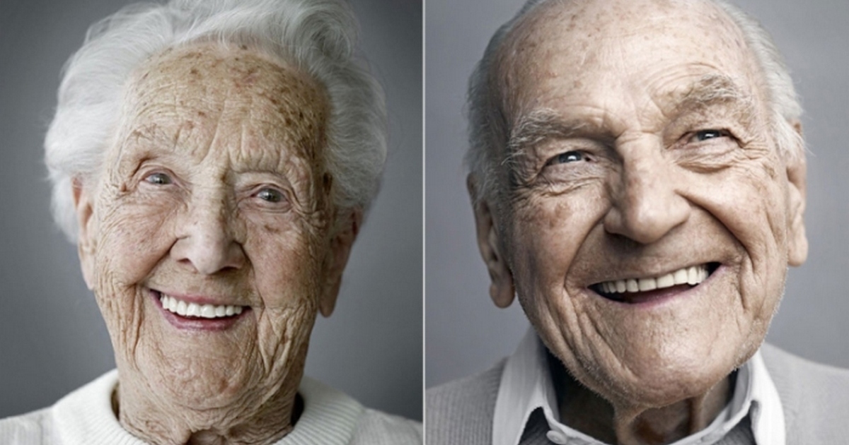 На фотографии изображены люди разных возрастов