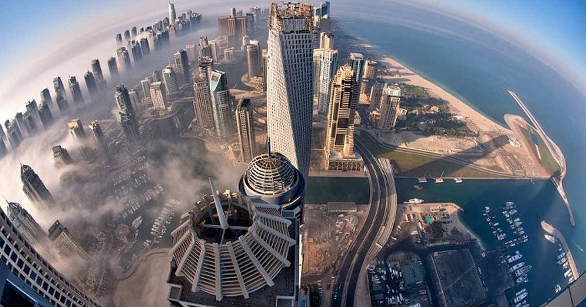 Была на самом высоком уровне. Небоскрёб Бурдж-Халифа в Дубае. Небоскрёб в Дубае Бурдж. Дубай здание Бурдж Халифа. Вид с Бурдж-Халифа в Дубае.
