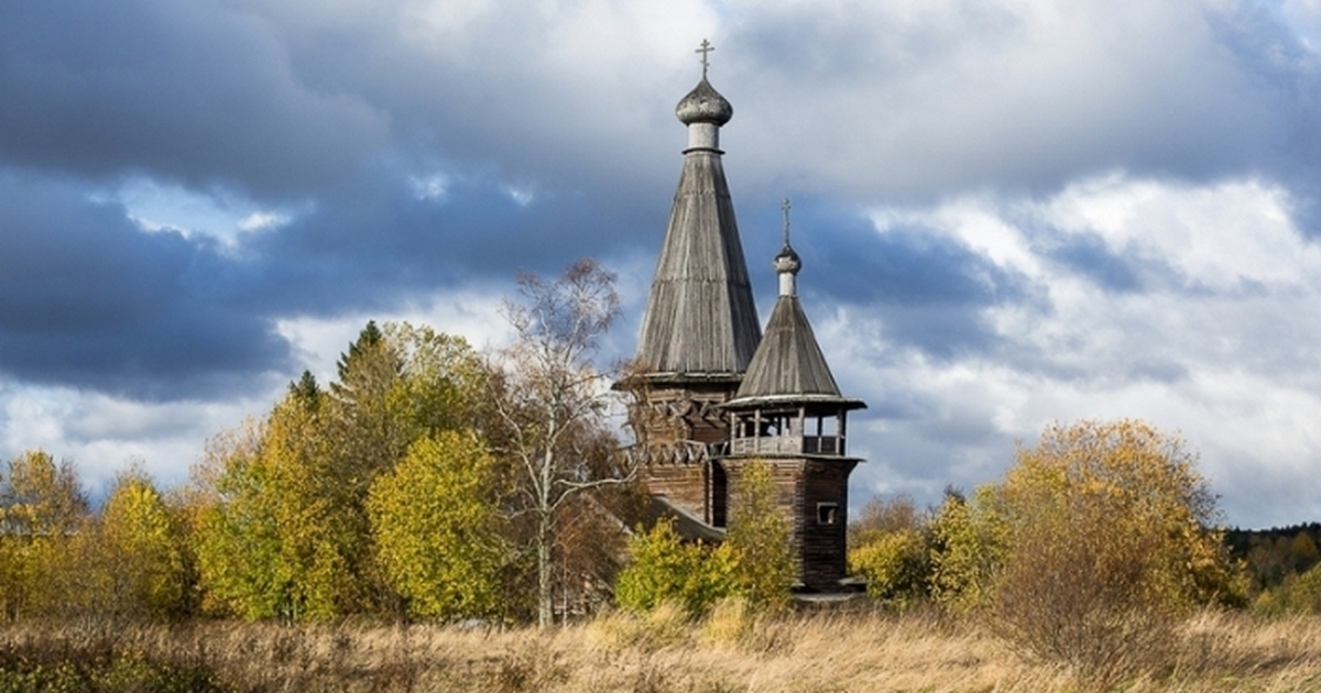 Старинная церковь. Деревянные храмы Карелии. Часовни Карелии деревянные. Церкви Рождества Богородицы в Карелии. Старые церкви Карелии.