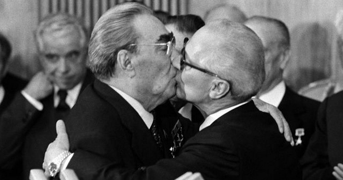 Поцелуи Брежнева: Как от Генсека пострадал Тито, и почему при нём не  расставался с сигарой Фидель Кастро