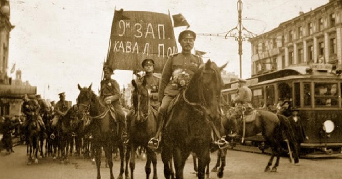 Непосредственное руководство октябрьским восстанием в петрограде в 1917 году осуществлял кто