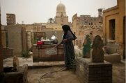Почему в Каире 500 тыс. людей живут рядом с покойниками  и ничего не хотят менять: Город мертвых