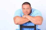 Поднял 418 кг, выжил в смертельном ДТП и победил алкоголизм: Как бывший ботан Михаил Кокляев стал самым сильным в России