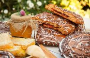 Как медовый хлеб древних римлян стал русским пряником: История дорогого и секретного лакомства