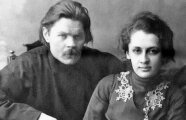 Она обожала его, а он бросил её с 2 детьми и не приехал на похороны дочери: Почему сам Сталин опасался законную жену писателя Горького