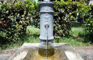 Почему в Италии не убирают с улиц старые питьевые фонтанчики насони, и Как их используют сегодня
