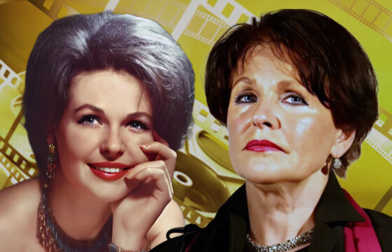 Ақ нейлон колготкидегі қыздар Үлкенмен таптау